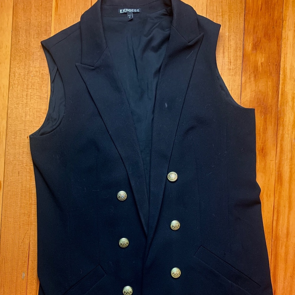 Sleeveless blazer